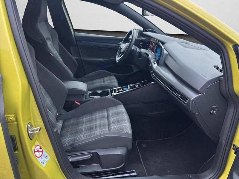 Gebraucht VW Golf VIII 200 PS (147 kW) 2023 Limonengelb metallic (metallic) Limousine