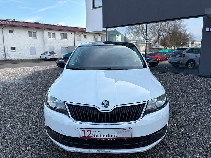 Weiß Gebraucht 2014 Skoda Rapid Ambition Limousine | 5.699 € (Fairer Preis) - Bild 1/4