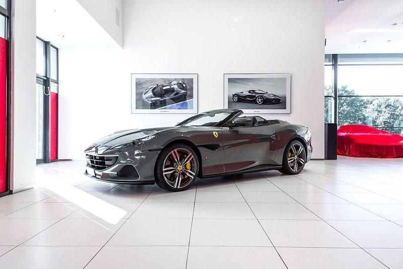 Second-hand Ferrari Portofino 620 CP (456 kW) 2024 Gri Cabrio