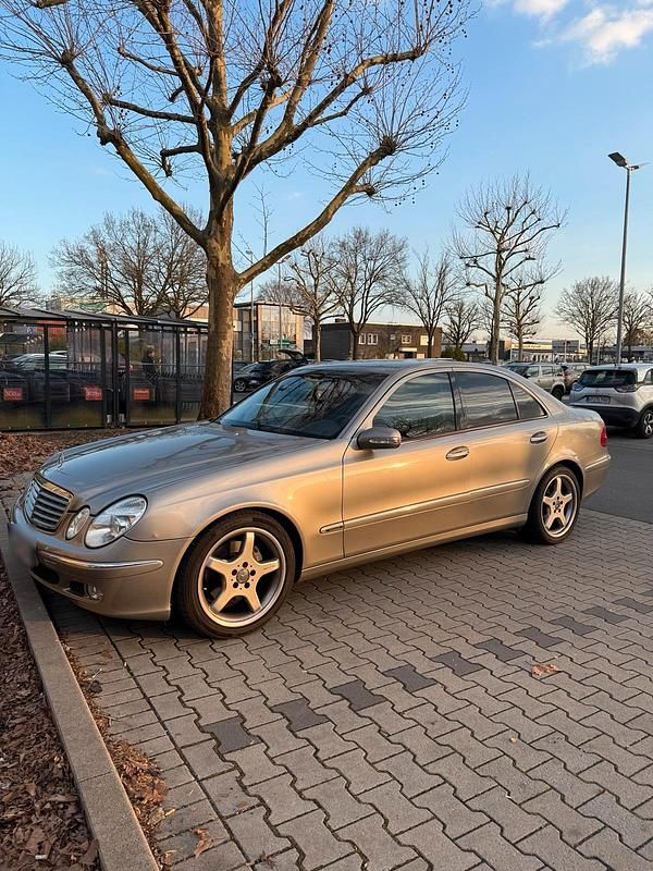 Gebraucht Mercedes E320 Elegance 224 PS (164 kW) 2002 Grau Limousine
