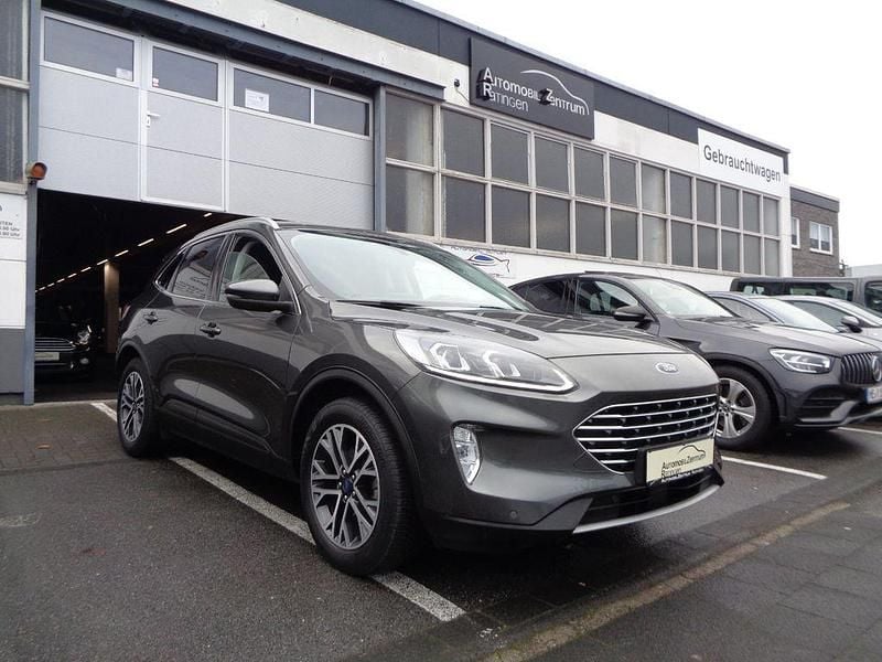 Gebraucht Ford Kuga Titanium 150 PS (110 kW) 2020 Grau SUV