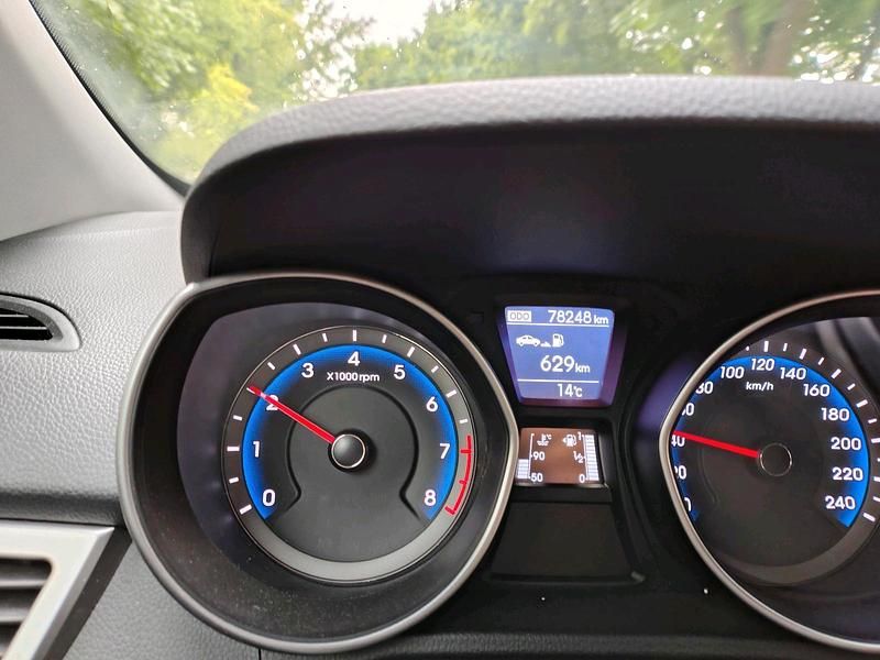 Gebraucht Hyundai i30 101 PS (74 kW) 2014 Schwarz Limousine