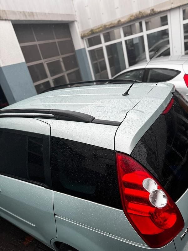 Grün Gebraucht 2007 Mazda 5 Van / Kleinbus | 699 € (Superpreis) - Bild 1/4