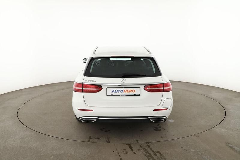 Gebraucht Mercedes E300 Avantgarde 122 PS (89 kW) 2021 Weiß Kombi