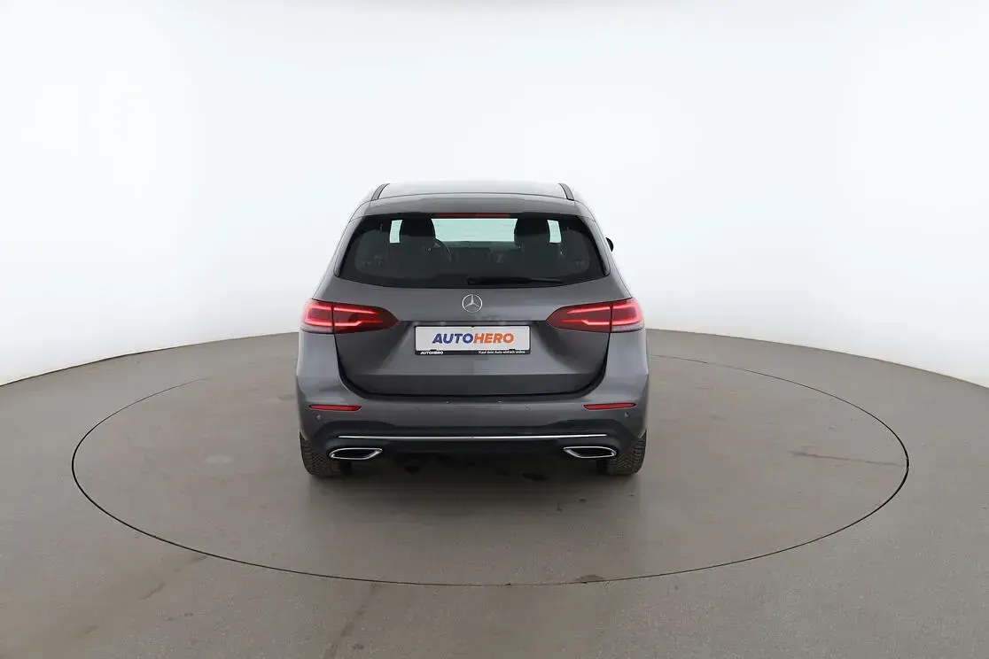 Gebraucht Mercedes B200 Progressive 163 PS (119 kW) 2020 Grau Kleinwagen