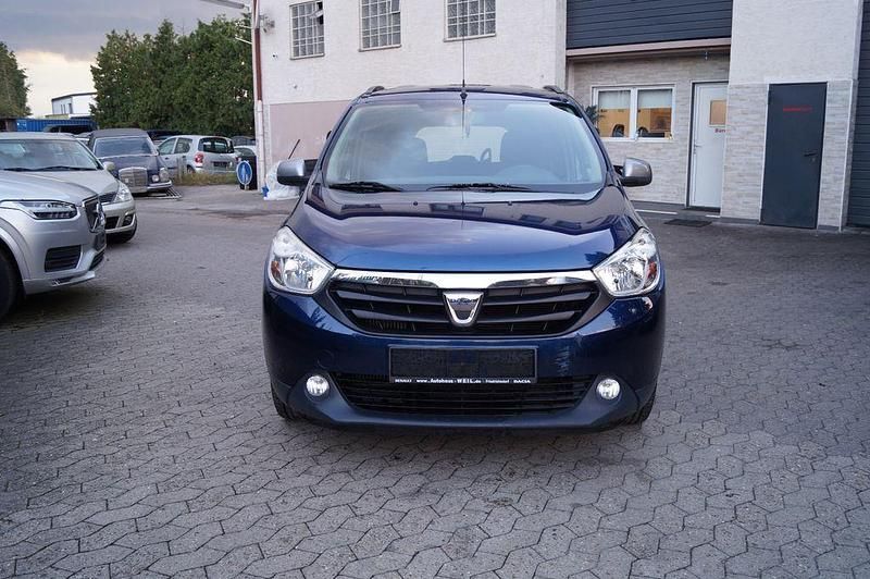 Blau Gebraucht 2015 Dacia Lodgy Celebration Van / Kleinbus | 4.990 € (Guter Preis) - Bild 1/4