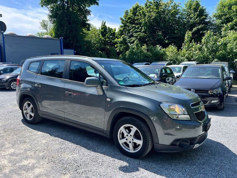 Grau Gebraucht 2012 Chevrolet Orlando Van / Kleinbus | 4.999 € (Superpreis) - Bild 1/4