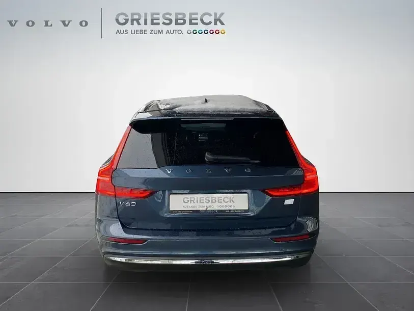 Używany Volvo V60 Plus 455 KM (334 kW) 2022 Niebieski Kombi