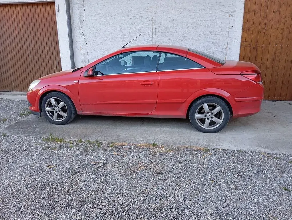 Gebraucht Opel Astra 140 PS (102 kW) 2007 Rot Cabrio