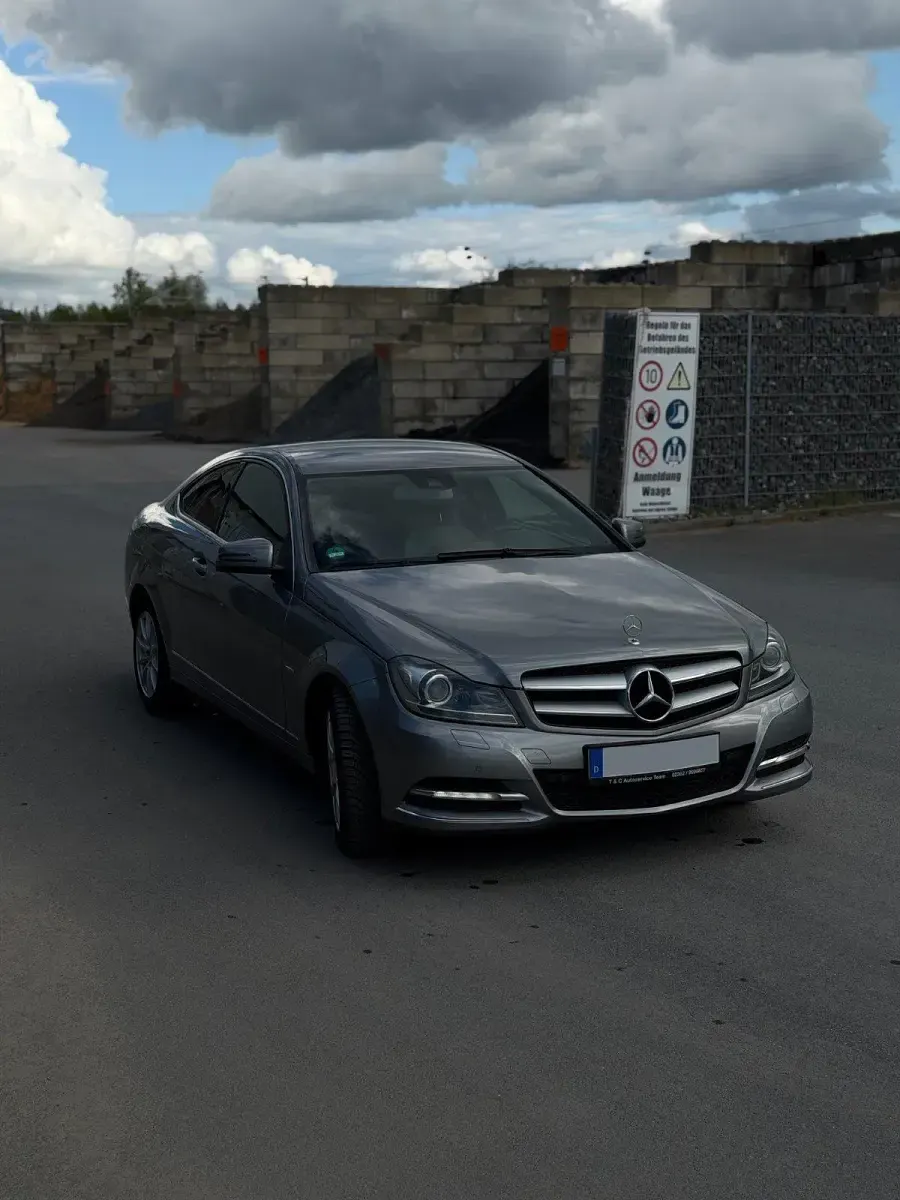 Gebraucht Mercedes C220 170 PS (125 kW) 2012 Grau Coupé