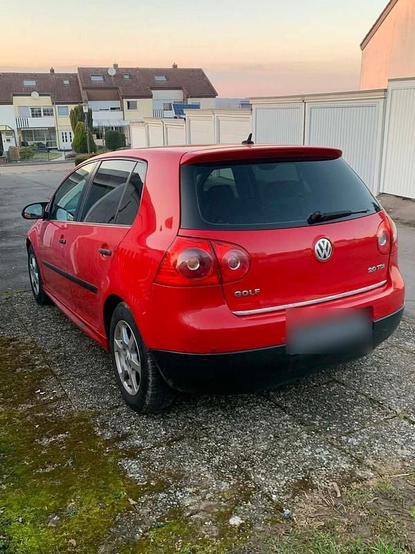 Gebraucht VW Golf V 140 PS (102 kW) 2007 Rot Kleinwagen