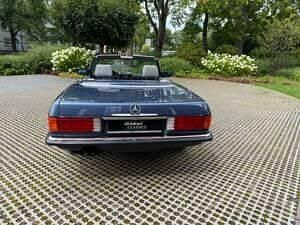 Gebraucht Mercedes 560 230 PS (169 kW) 1987 Blau Cabrio