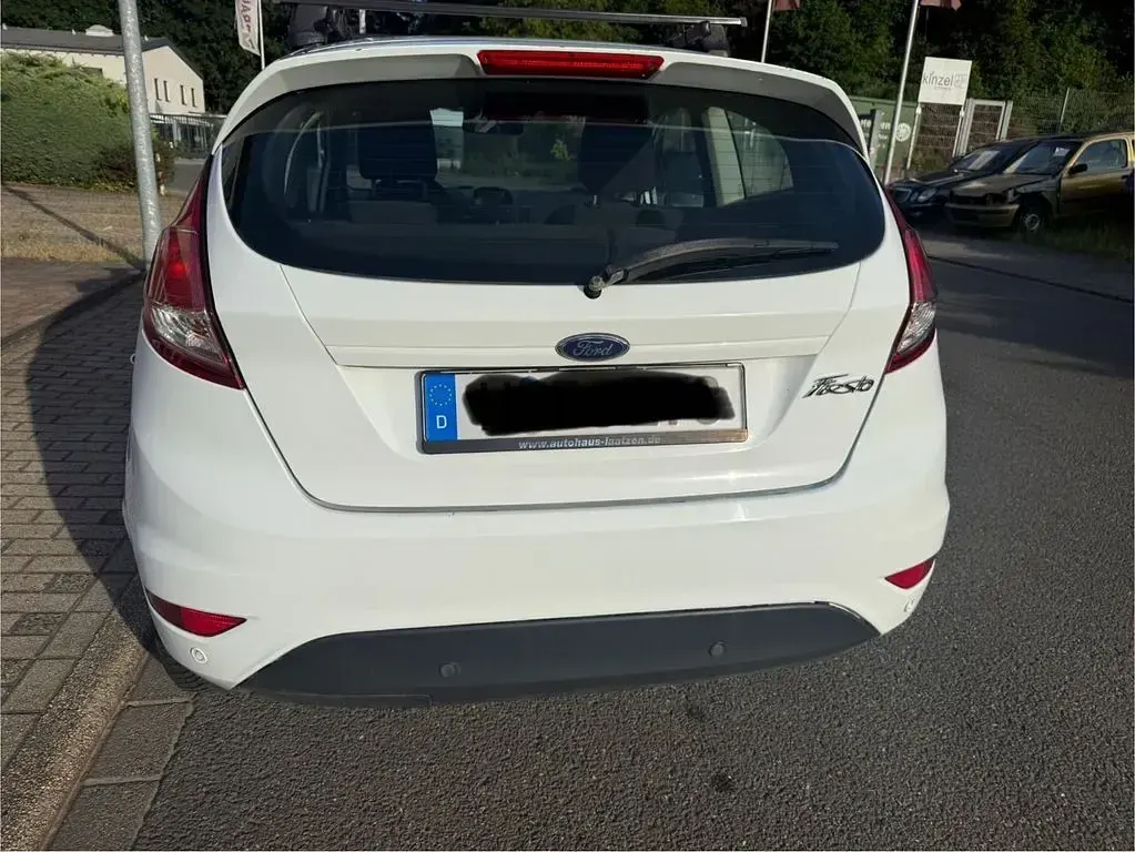 Gebraucht Ford Fiesta Trend 75 PS (55 kW) 2017 Weiß Kleinwagen