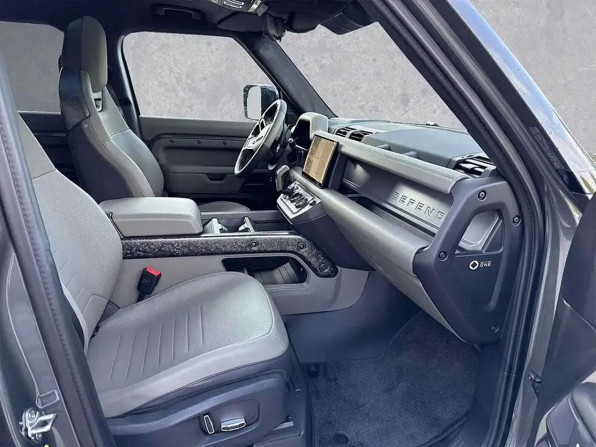 Gebraucht Land Rover Defender 635 PS (467 kW) 2025 Grün (faroe green) SUV