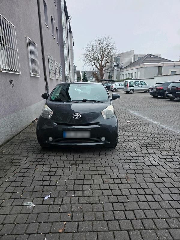 Gebraucht Toyota iQ 68 PS (50 kW) 2011 Schwarz Kleinwagen