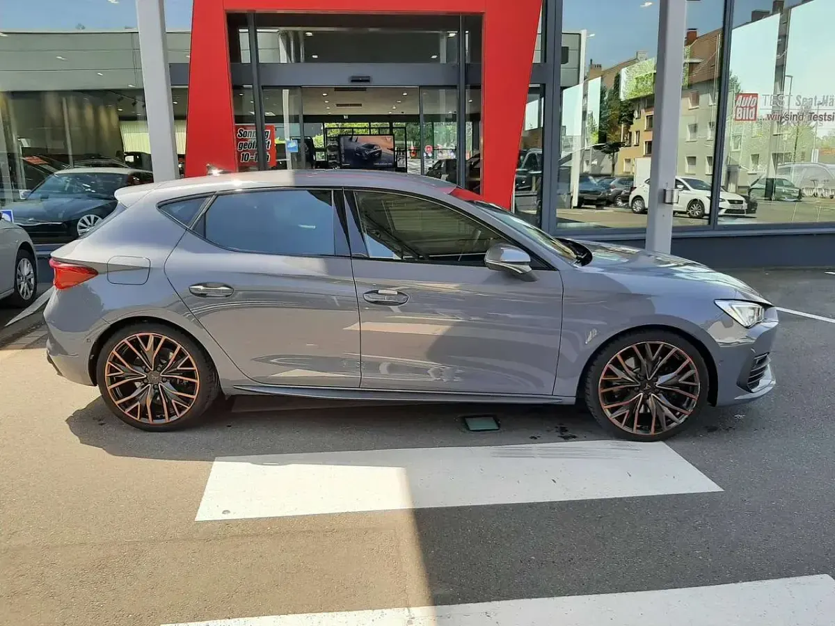 Gebraucht Cupra Leon VZ 300 PS (220 kW) 2023 Graphengrau Kleinwagen