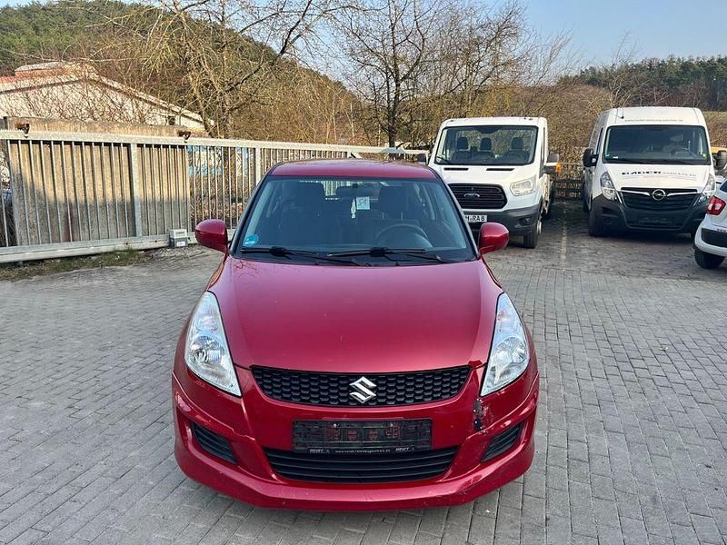 Gebraucht Suzuki Swift 94 PS (69 kW) 2012 Rot Kleinwagen