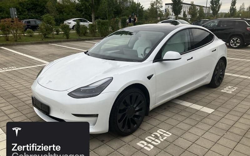 Weiß Gebraucht 2022 Tesla Model 3 Performance Limousine | 35.400 € (Etwas zu teuer) - Bild 1/4