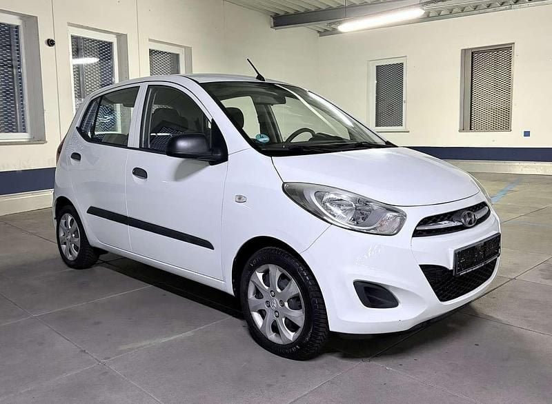 Gebraucht Hyundai i10 69 PS (50 kW) 2012 Weiß Kleinwagen