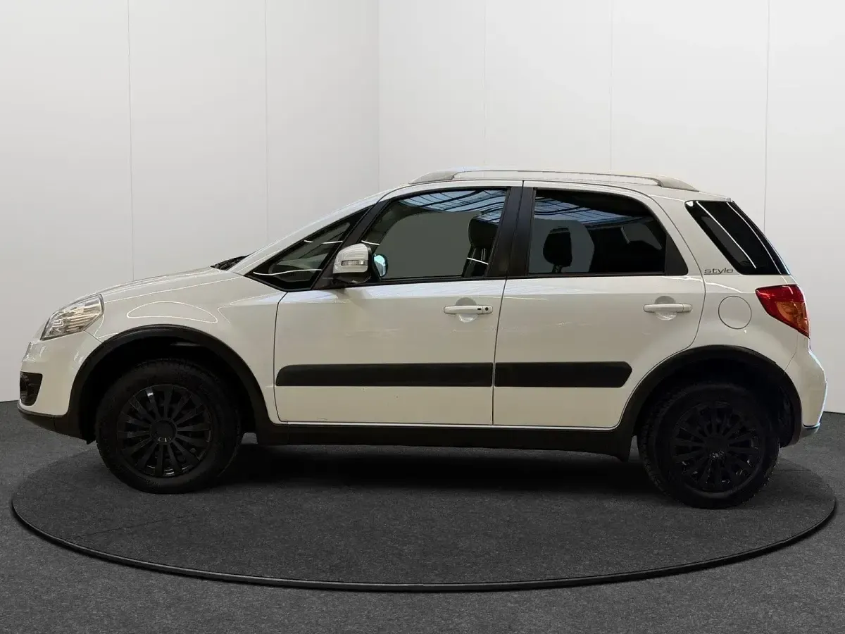 Gebraucht Suzuki SX4 Style 120 PS (88 kW) 2015 Weiß Kleinwagen