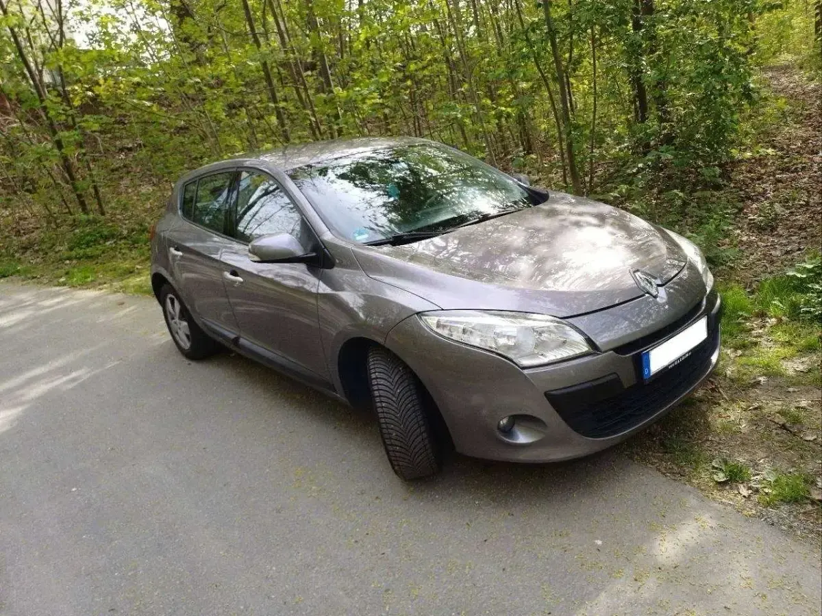 Gebraucht Renault Mégane Dynamique 131 PS (96 kW) 2010 Grau Limousine