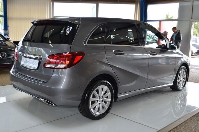 Gebraucht Mercedes B220 177 PS (130 kW) 2016 Grau Van / Kleinbus