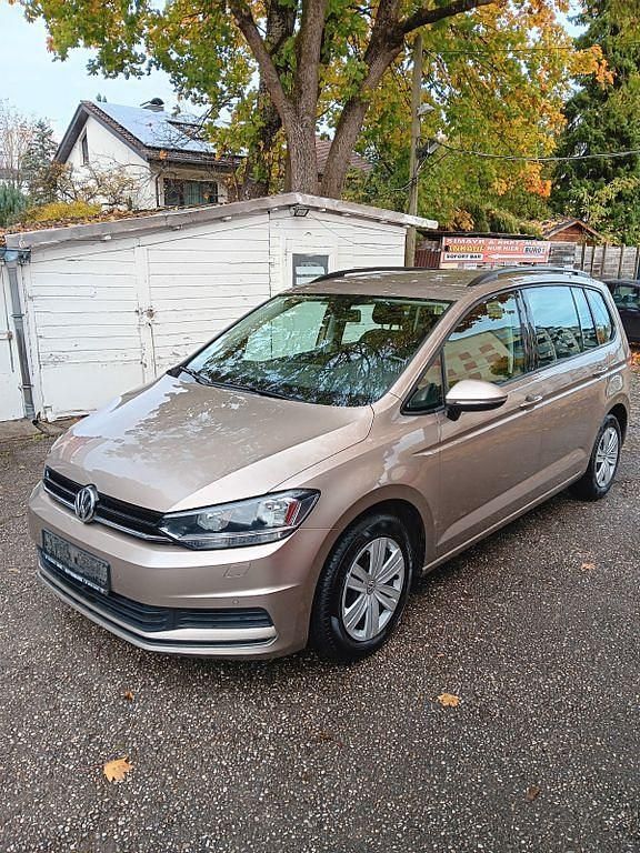 Beige Gebraucht 2017 VW Touran Trendline Van / Kleinbus | 11.750 € (Fairer Preis) - Bild 1/4