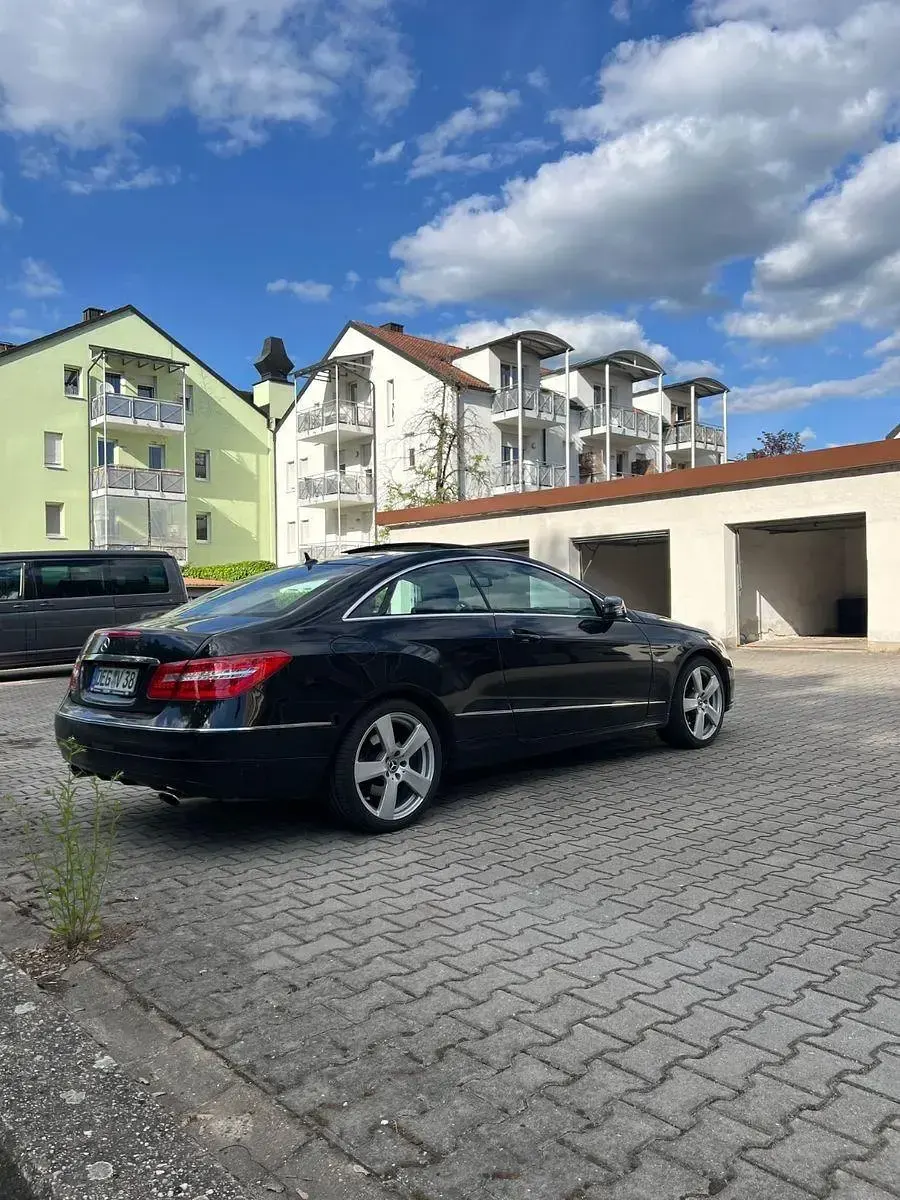 Używany Mercedes E300 252 KM (185 kW) 2012 Czarny Coupe