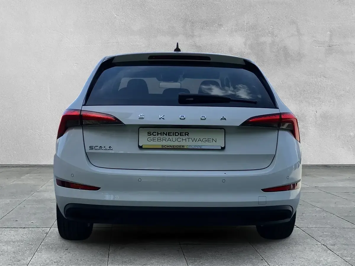 Gebraucht Skoda Scala Ambition 116 PS (85 kW) 2019 Weiß Kleinwagen