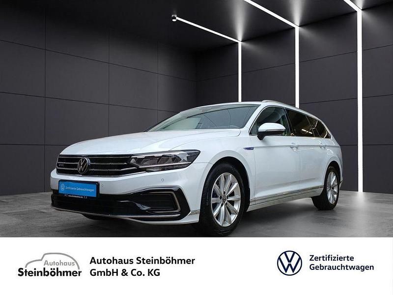 Gletscherweiss (weiß) Gebraucht 2022 VW Passat GTE Kombi | 23.845 € (Guter Preis) - Bild 1/4