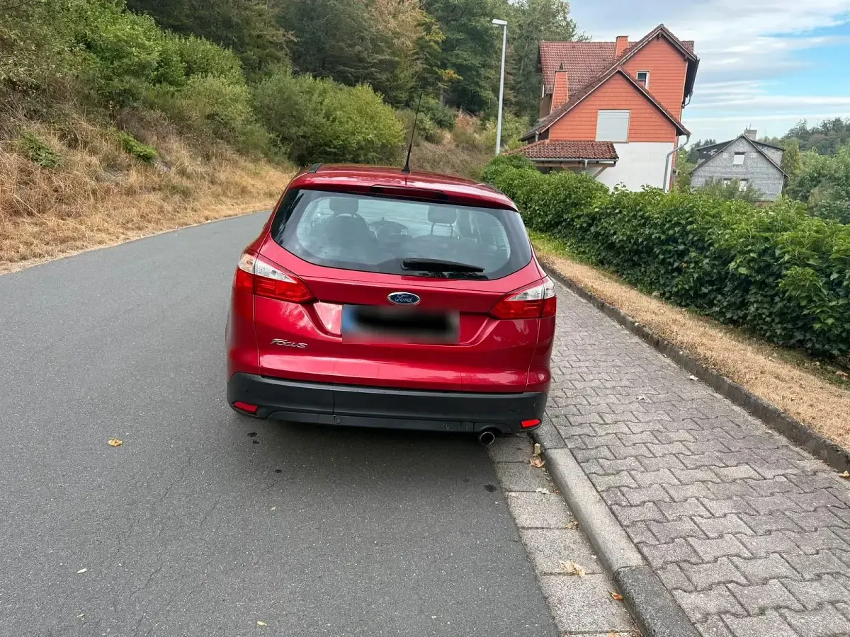 Gebraucht Ford Focus Titanium 150 PS (110 kW) 2011 Rot Kombi