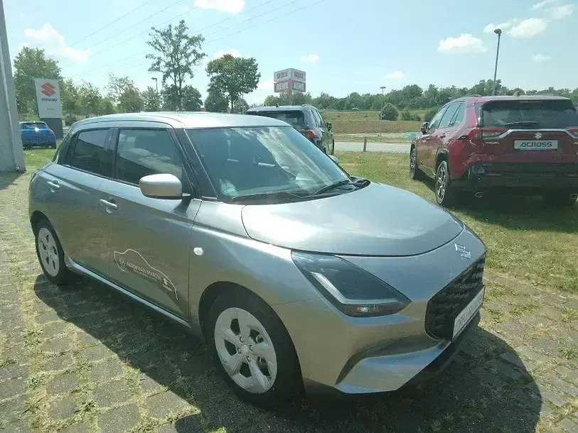 Neu Suzuki Swift Comfort 83 PS (61 kW) 2025 Premium silver met. Kleinwagen