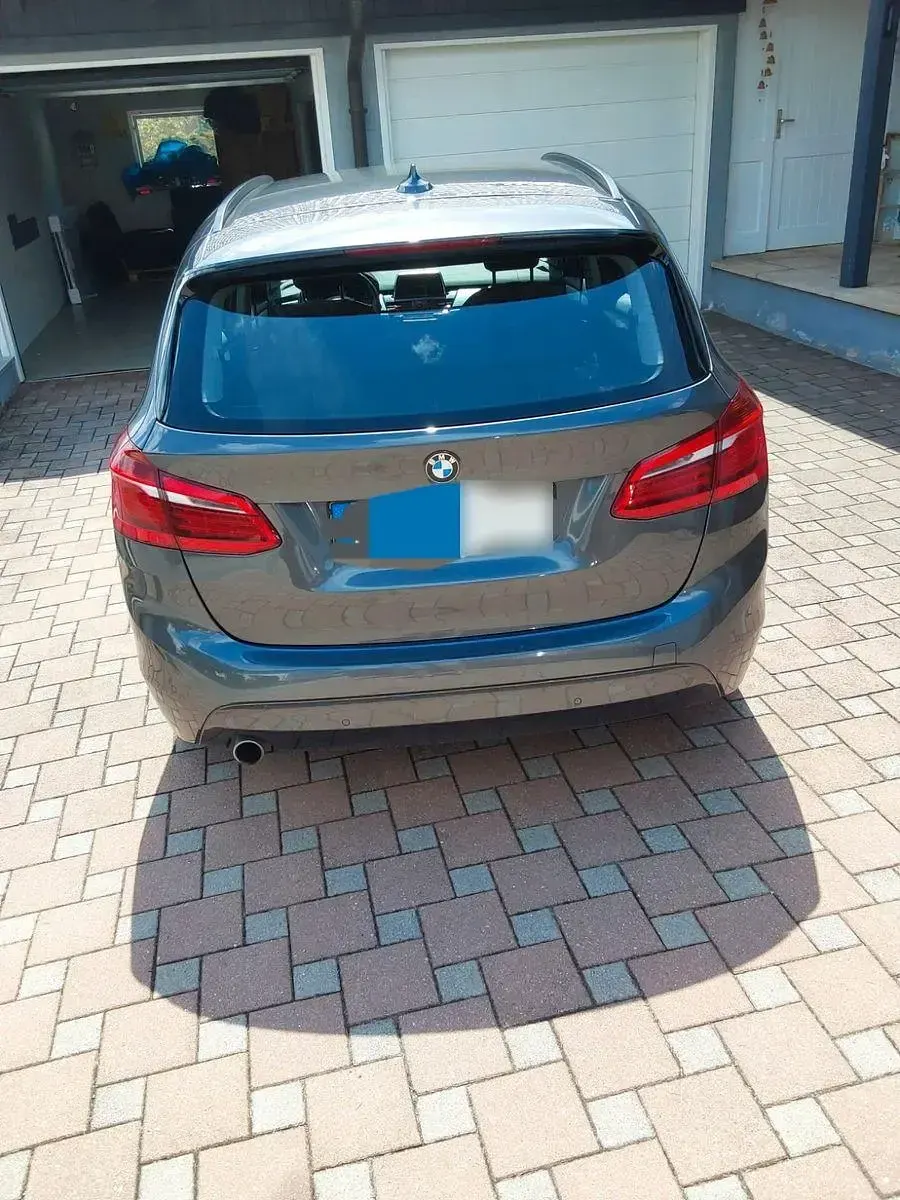Gebraucht BMW 216 Active Tourer 116 PS (85 kW) 2017 Grau Van / Kleinbus