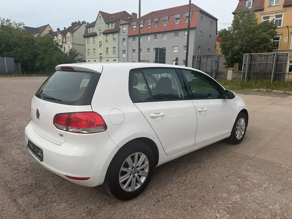 Gebraucht VW Golf VI Trendline 102 PS (75 kW) 2009 Weiß Kleinwagen
