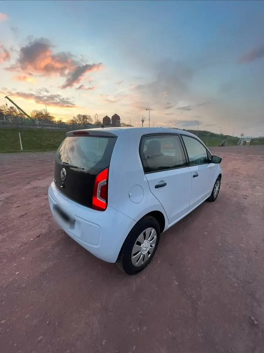 Second-hand VW up! 68 CP (50 kW) 2013 Albastru Hatchback