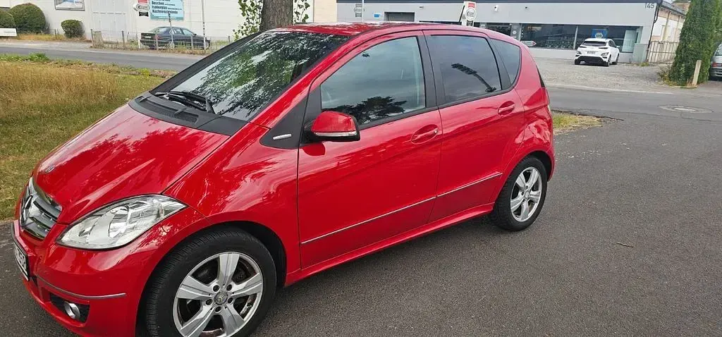 Gebraucht Mercedes A180 109 PS (80 kW) 2012 Rot Kleinwagen