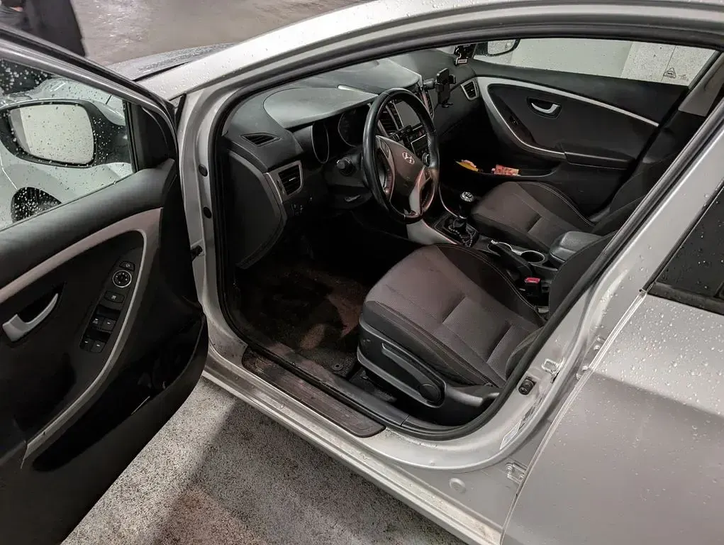 Gebraucht Hyundai i30 Edition 100 PS (73 kW) 2014 Silber Limousine