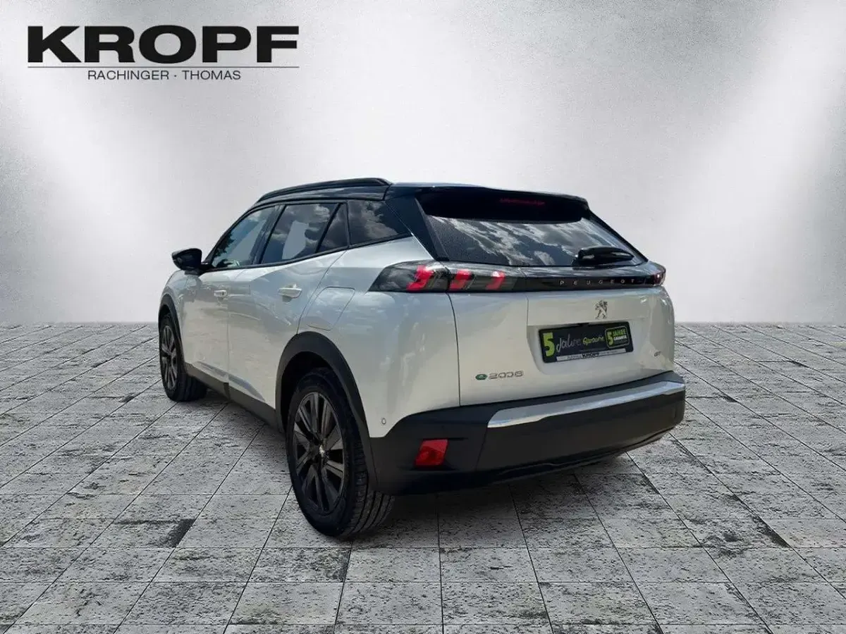 Gebraucht Peugeot e-2008 GT 100 kW (136 PS) 2022 Perlmutt weiß SUV
