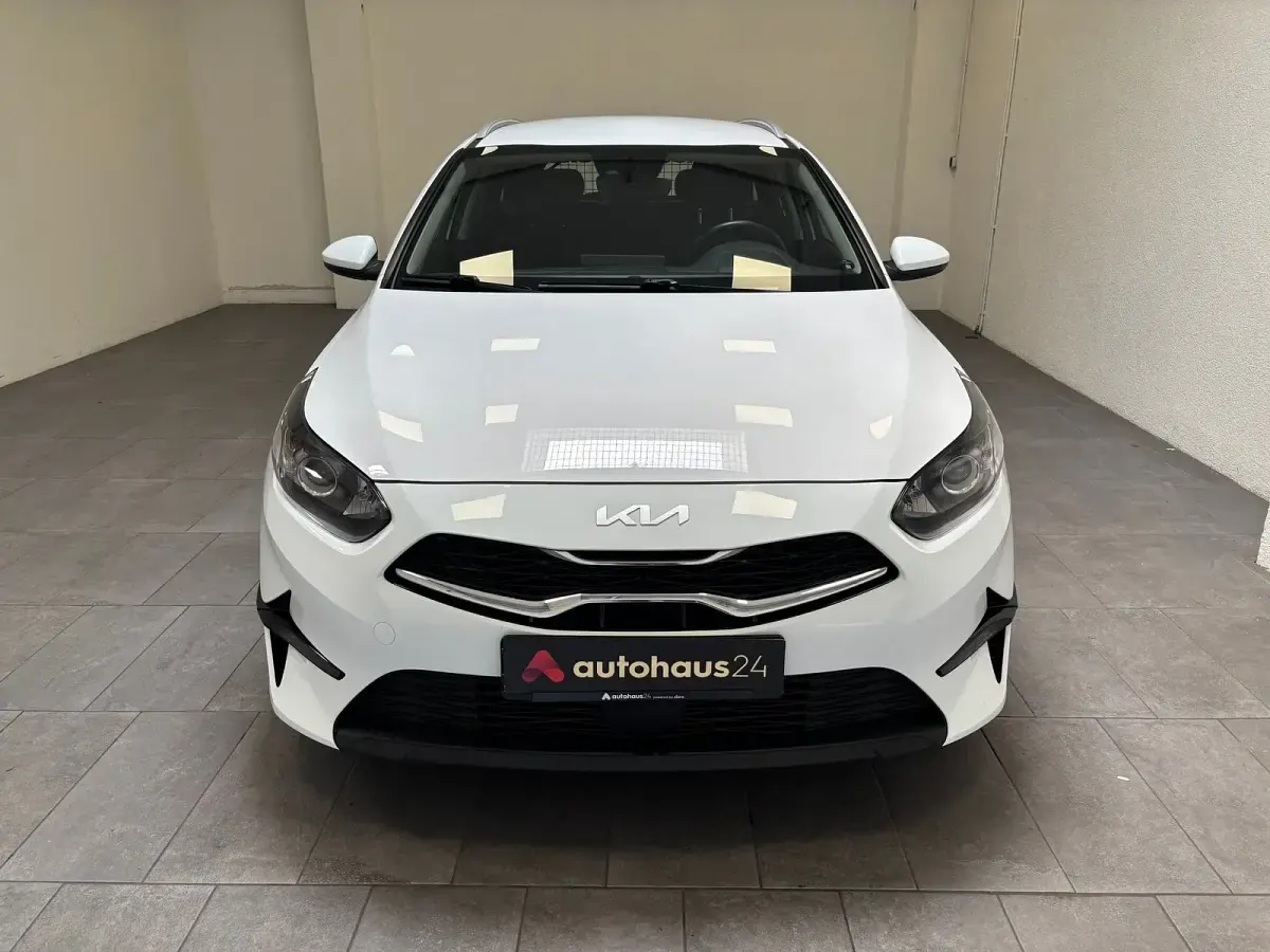 Gebraucht Kia Ceed Vision 136 PS (100 kW) 2023 Weiß Kleinwagen