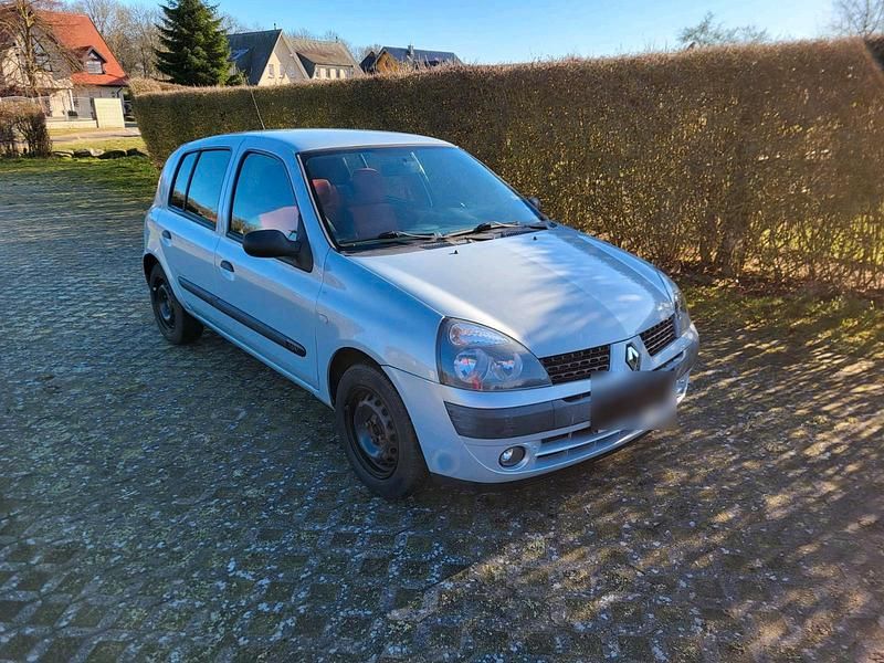 Gebraucht Renault Clio II 75 PS (55 kW) 2004 Silber Kleinwagen