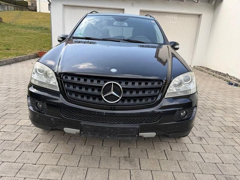 Gebraucht Mercedes ML320 224 PS (164 kW) 2006 Schwarz SUV