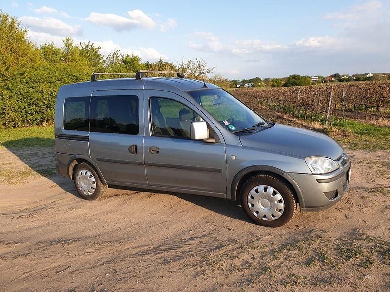 Usata Opel Combo Edition 90 CV (66 kW) 2010 Argento Monovolume