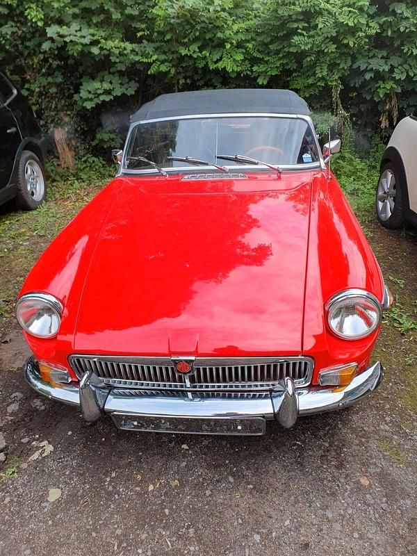 Rot Gebraucht 1975 MG B Cabrio | 9.800 € - Bild 1/4