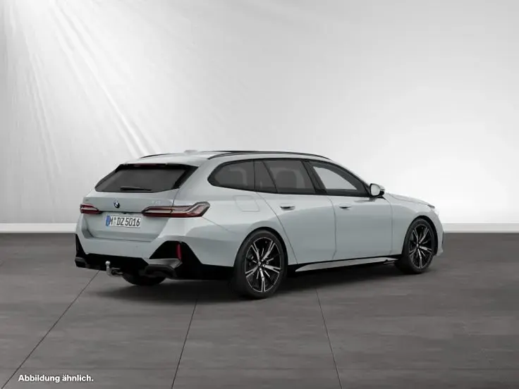 Gebraucht BMW 540 M Sport 303 PS (222 kW) 2025 Brooklyn grau metallic Kombi
