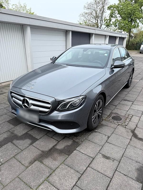 Gebraucht Mercedes E220 Avantgarde 194 PS (142 kW) 2018 Silber Limousine