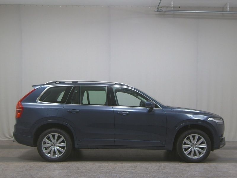 Blau Gebraucht 2018 Volvo XC90 Momentum SUV | 28.980 € (Superpreis) - Bild 1/4
