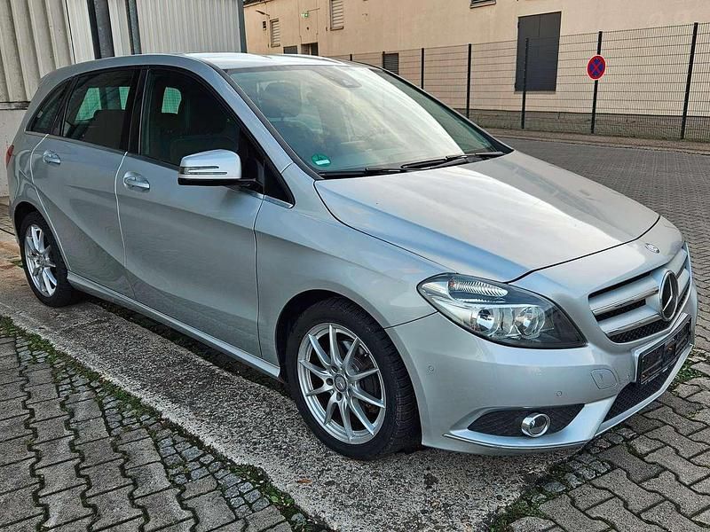 Gebraucht Mercedes B200 156 PS (114 kW) 2012 Polarsilber Van / Kleinbus