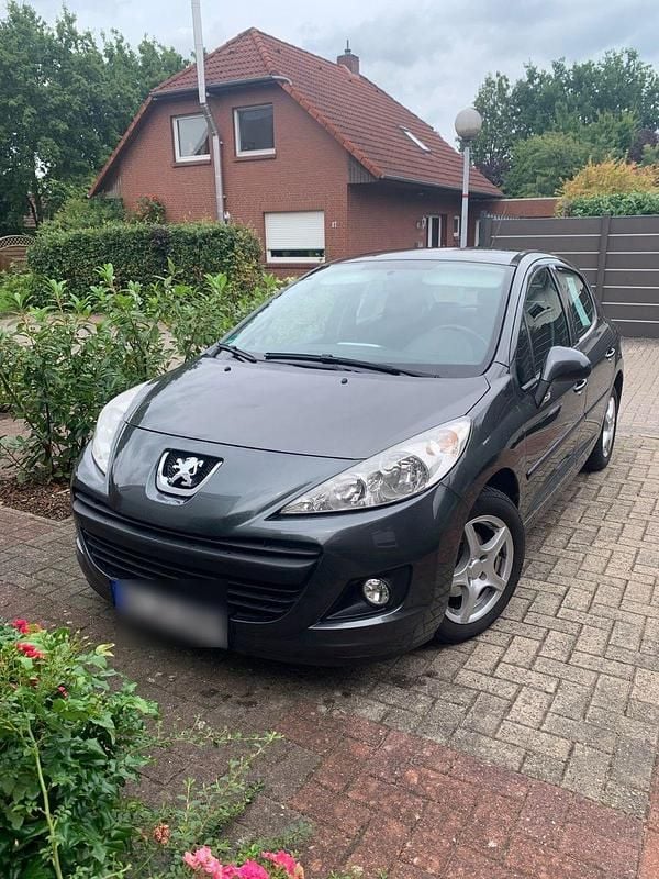 Grau Gebraucht 2010 Peugeot 207 Tendance Limousine | 2.200 € (Guter Preis) - Bild 1/4