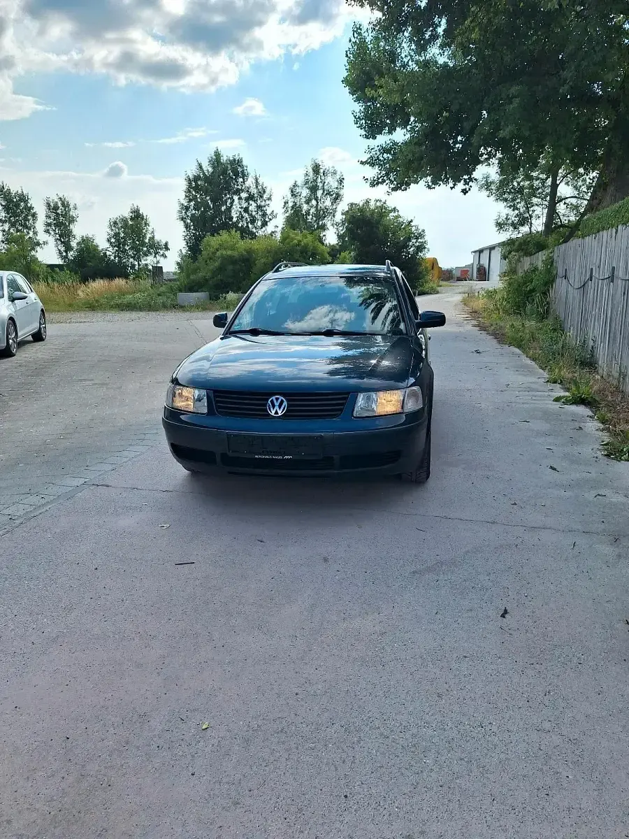 Gebraucht VW Passat 125 PS (91 kW) 1999 Blau Kombi