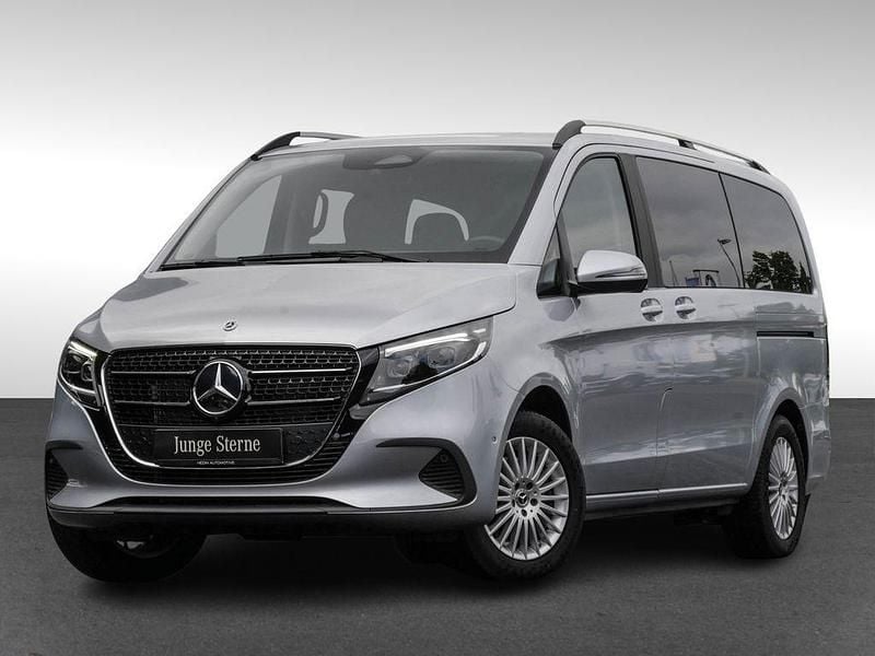 Gebraucht Mercedes V220 Style 163 PS (119 kW) 2024 Silber Van / Kleinbus